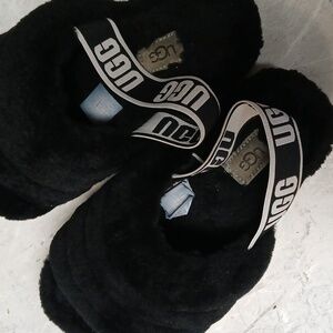 Size 7 UGG slippers, black